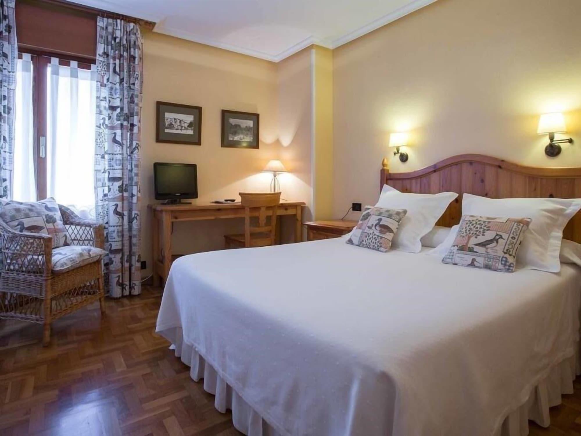 Hotel Casa Camila Oviedo Esterno foto