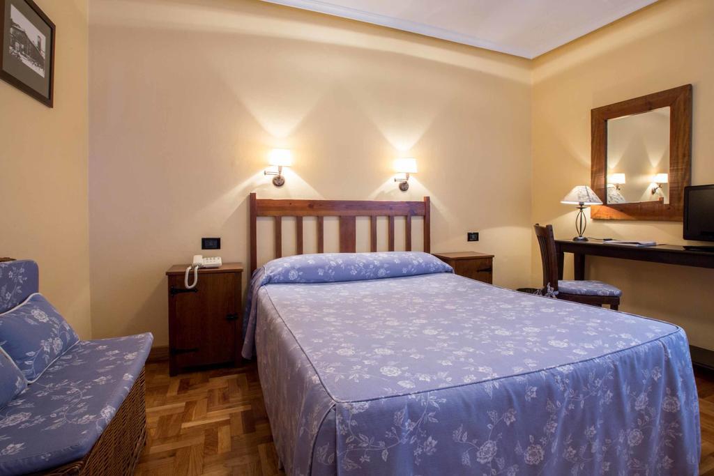 Hotel Casa Camila Oviedo Esterno foto
