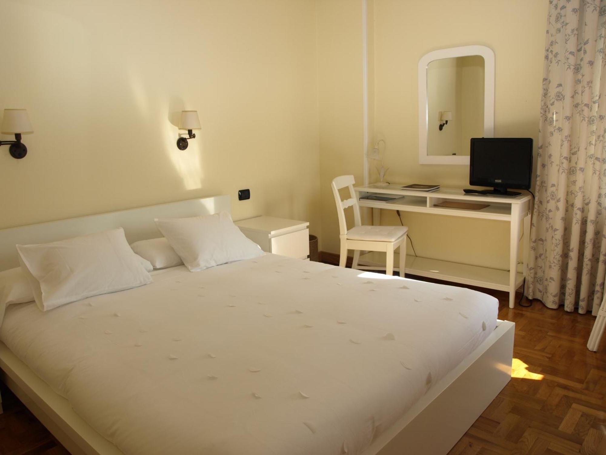 Hotel Casa Camila Oviedo Esterno foto