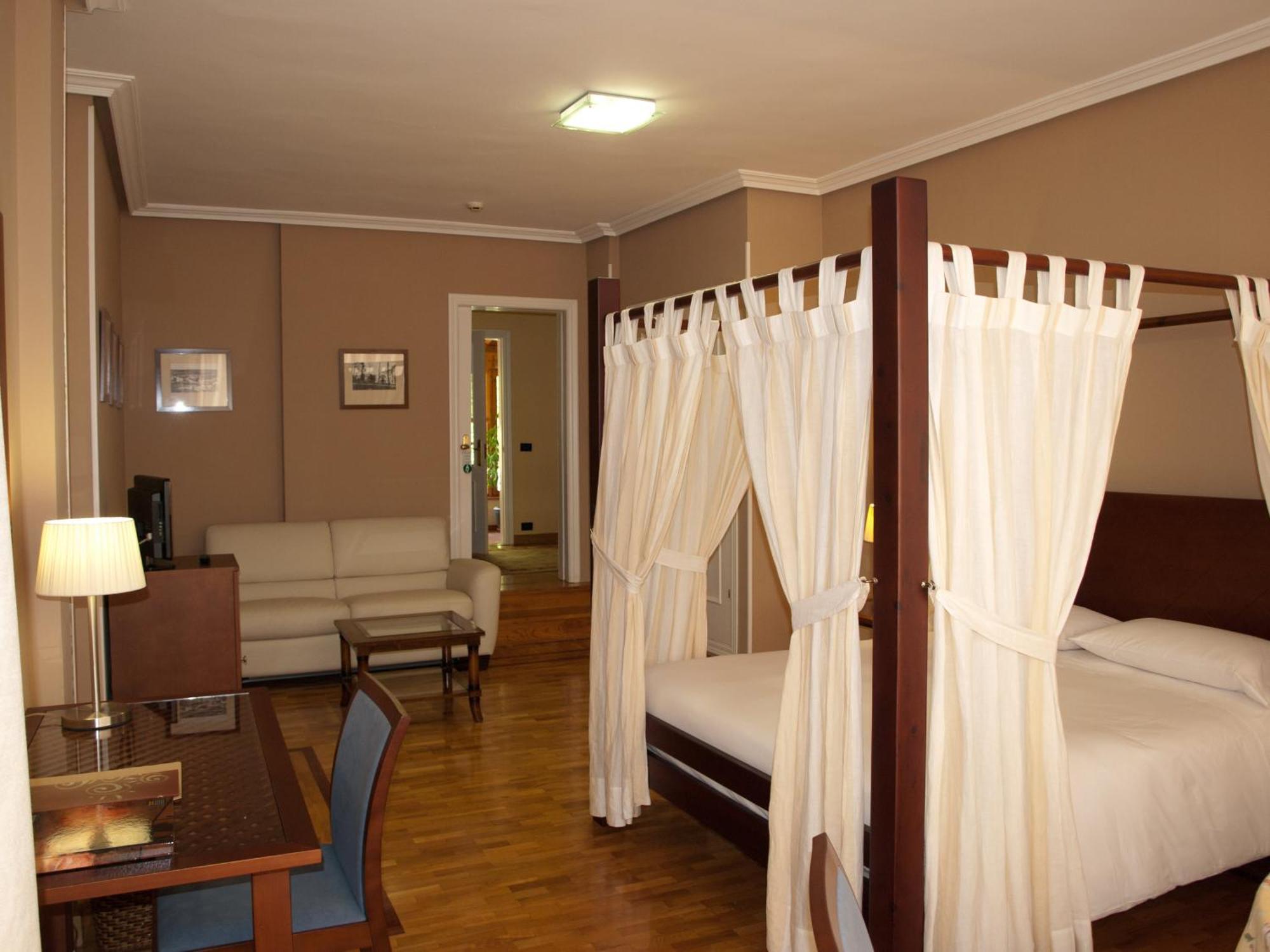 Hotel Casa Camila Oviedo Esterno foto