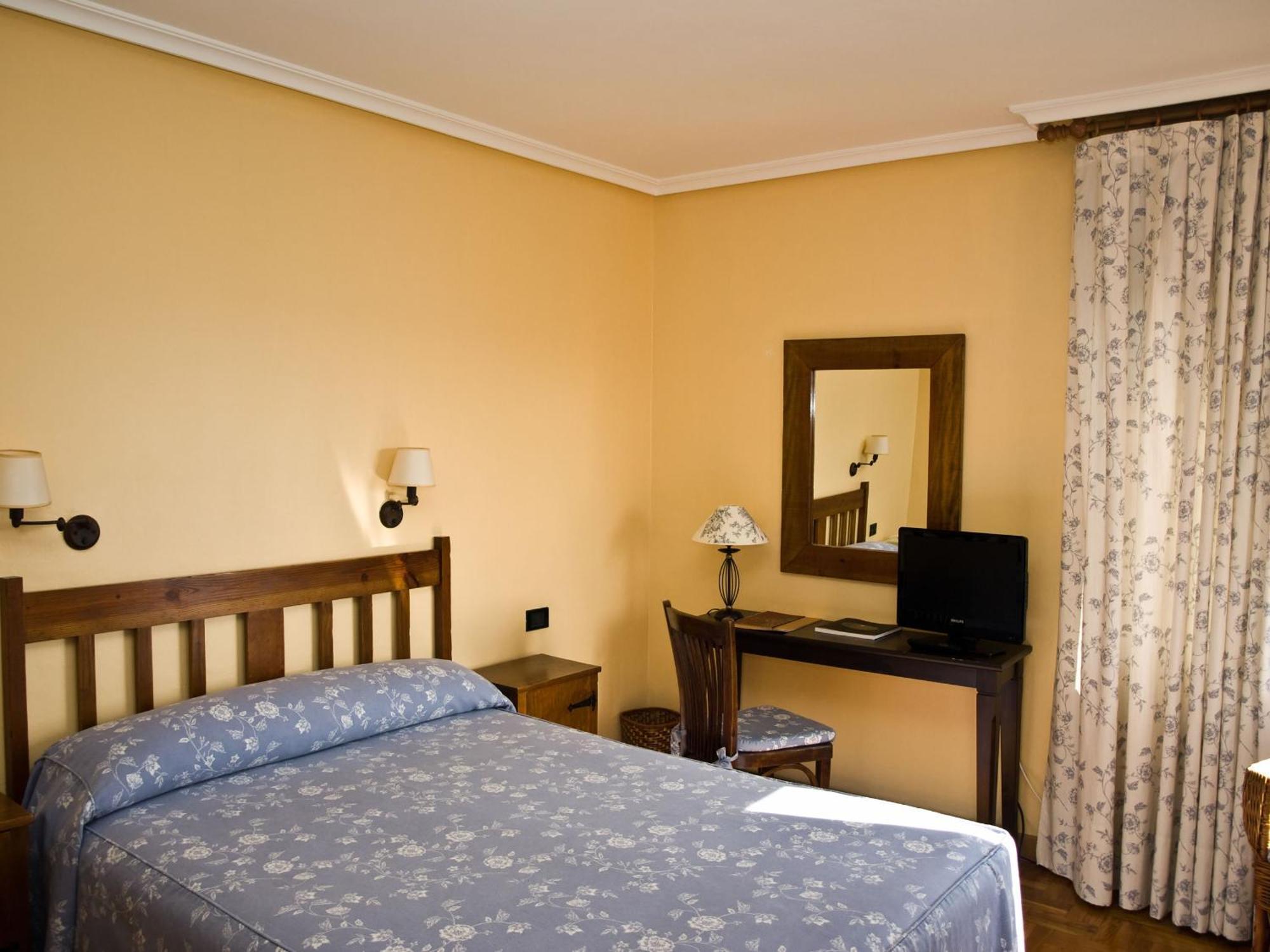 Hotel Casa Camila Oviedo Esterno foto