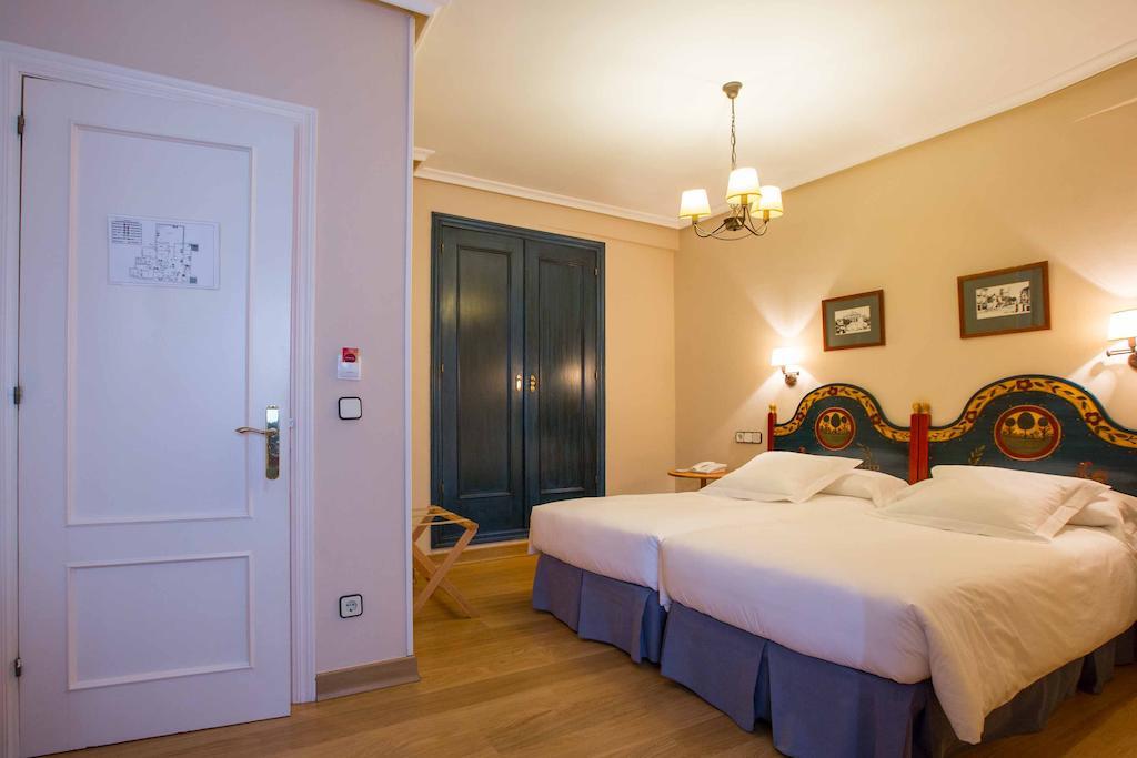 Hotel Casa Camila Oviedo Esterno foto