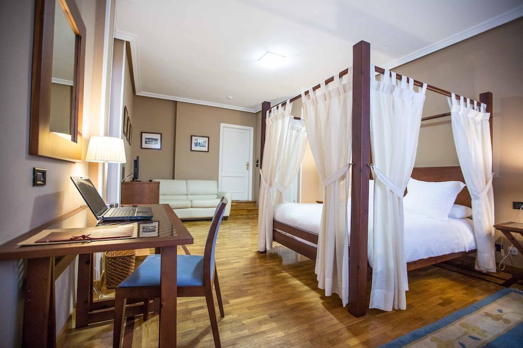 Hotel Casa Camila Oviedo Esterno foto