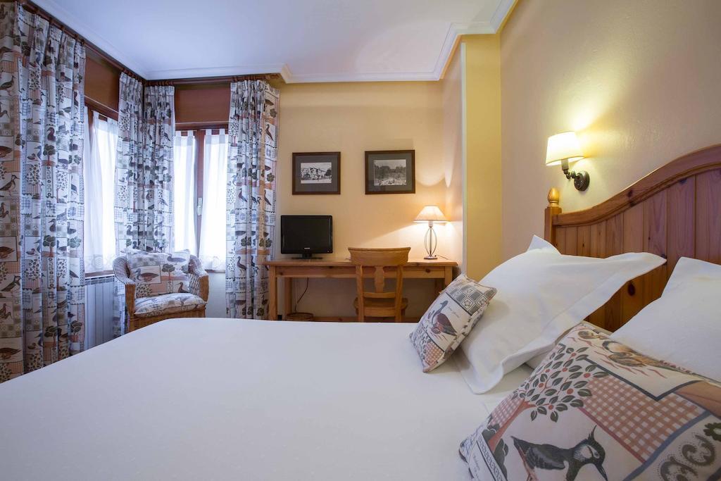 Hotel Casa Camila Oviedo Esterno foto
